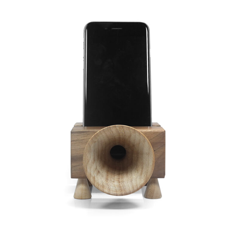 Mobile speaker in juniper wood
