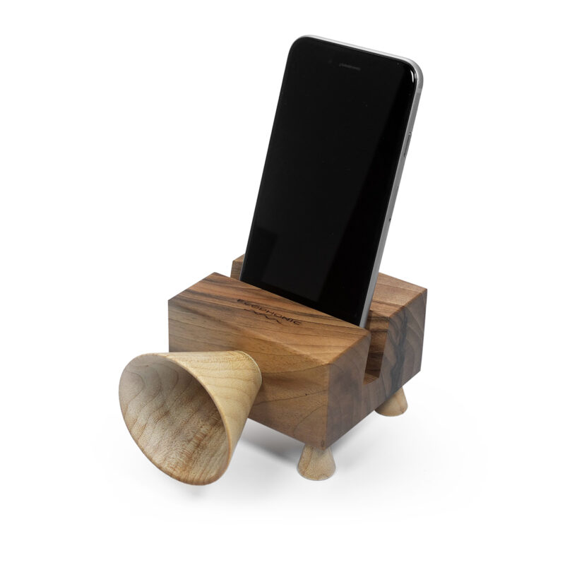 Mobile speaker in walnut wood